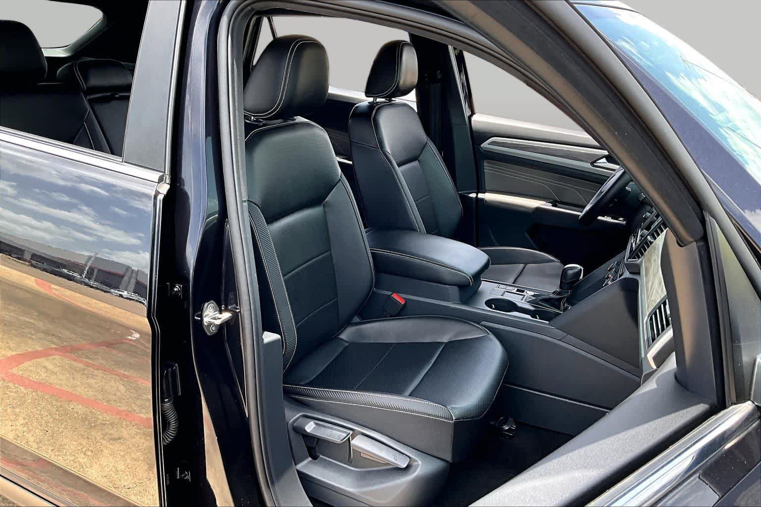 Used 2022 Volkswagen Atlas Cross Sport SE FWD image 9