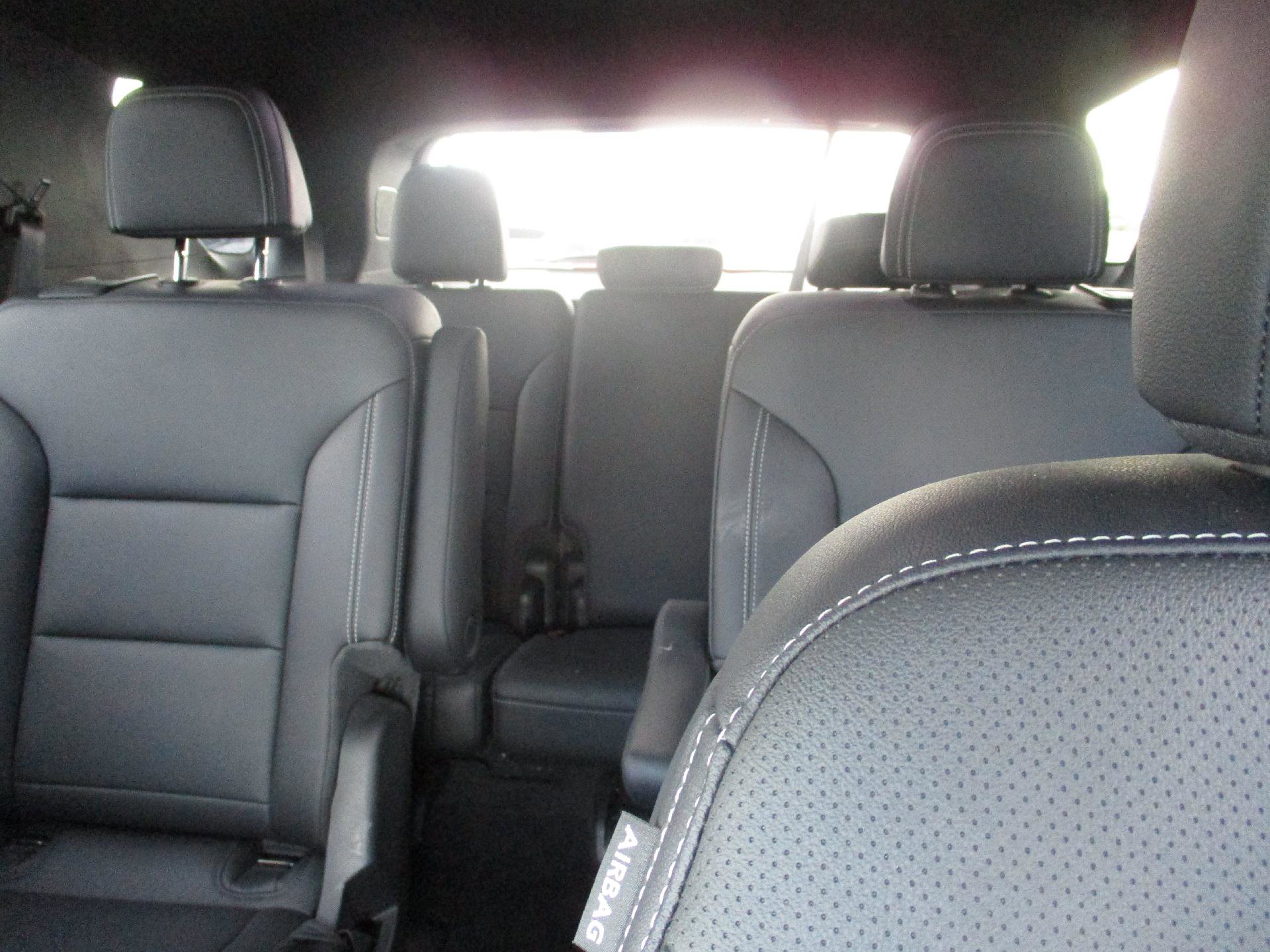 Used 2025 Chevrolet Traverse LT image 14