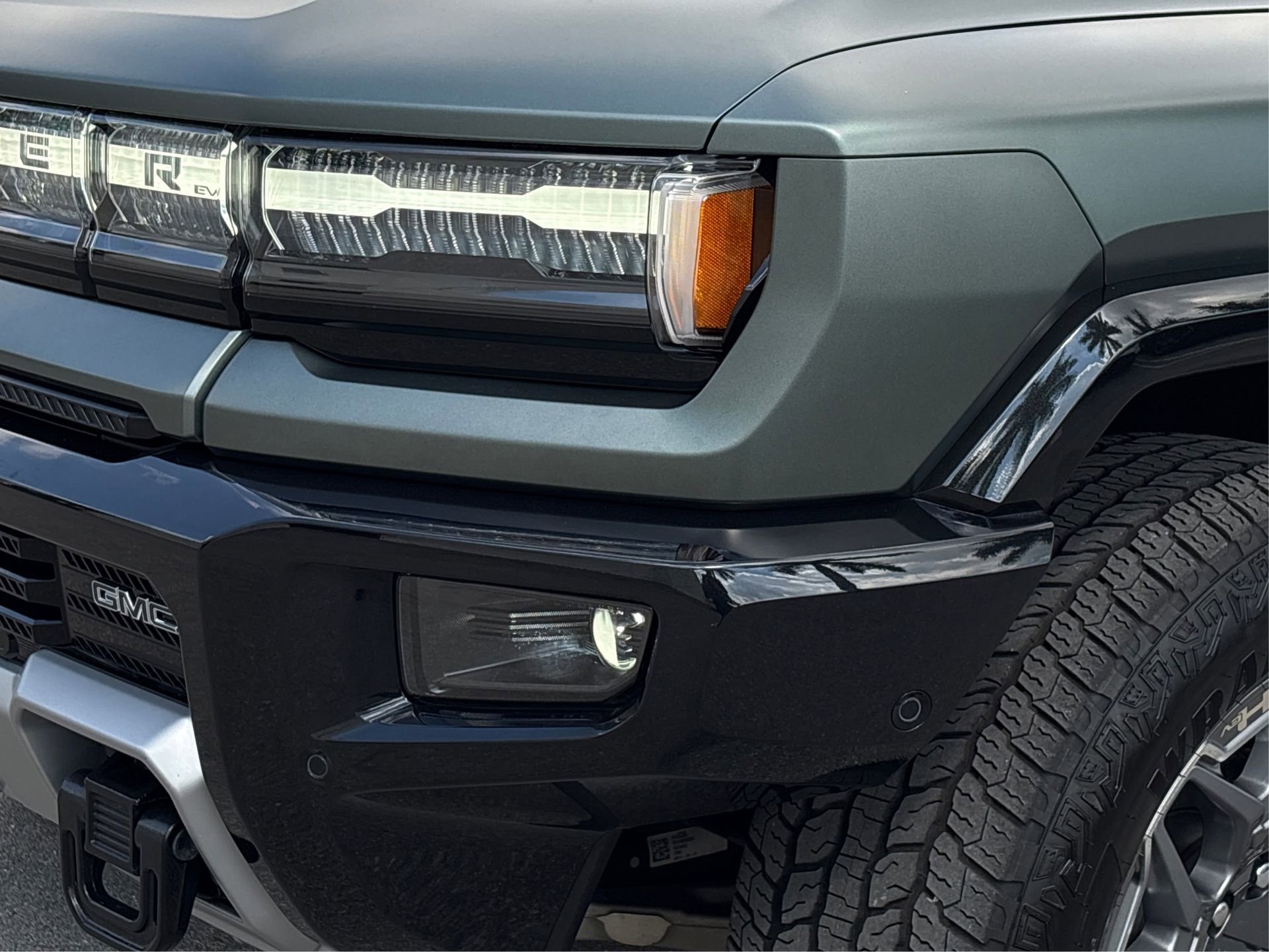 Used 2024 GMC Hummer EV 3X w/ LPO, Roof Cross Rail Package image 14