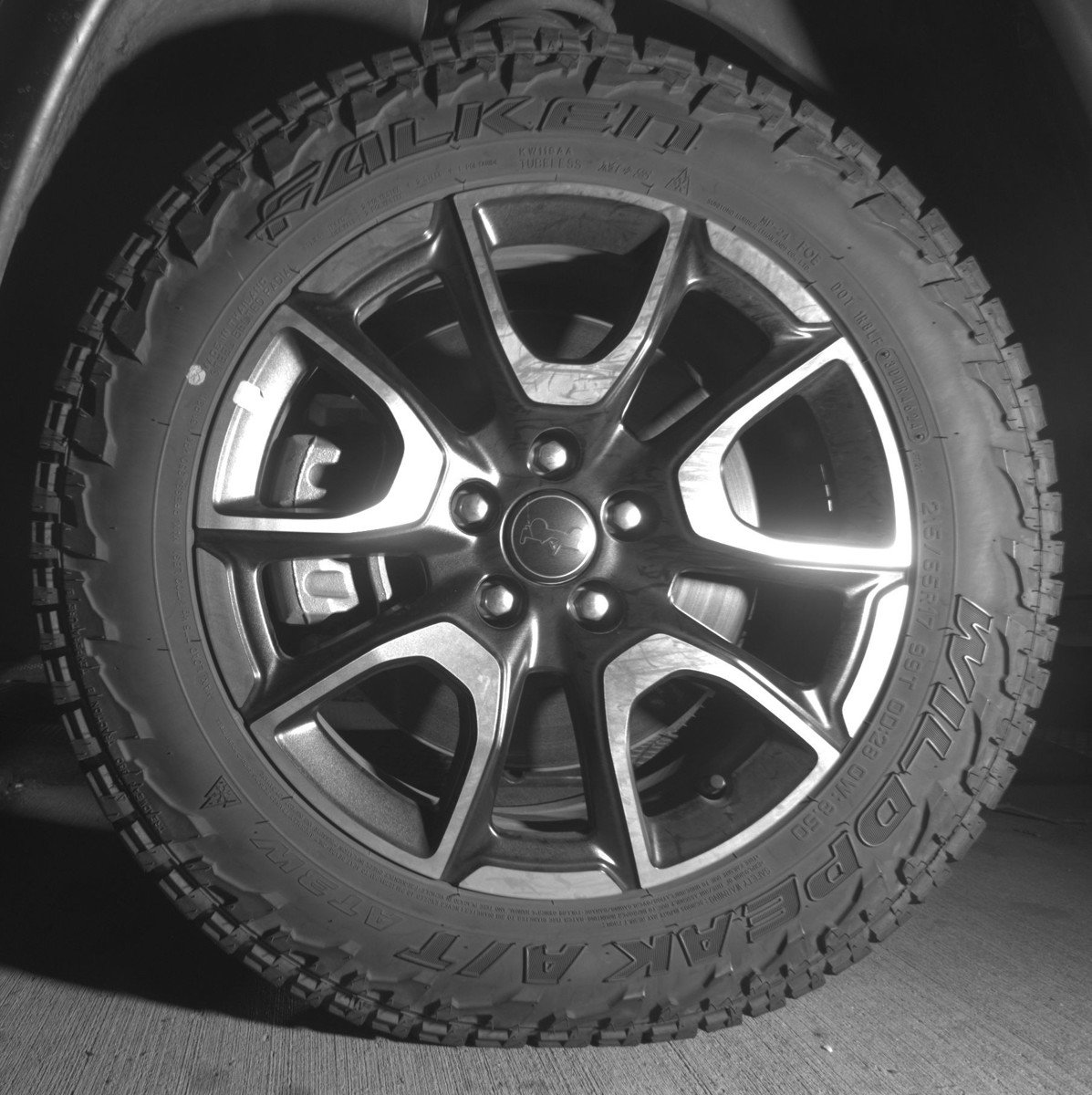 Used 2025 Jeep Compass Trailhawk image 12