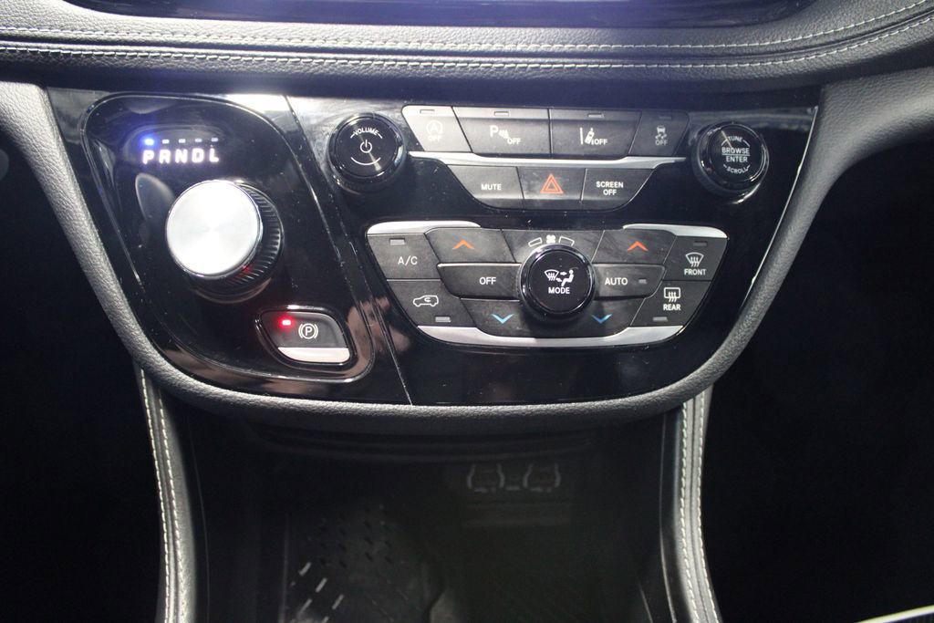 Used 2025 Chrysler Pacifica Limited FWD image 27