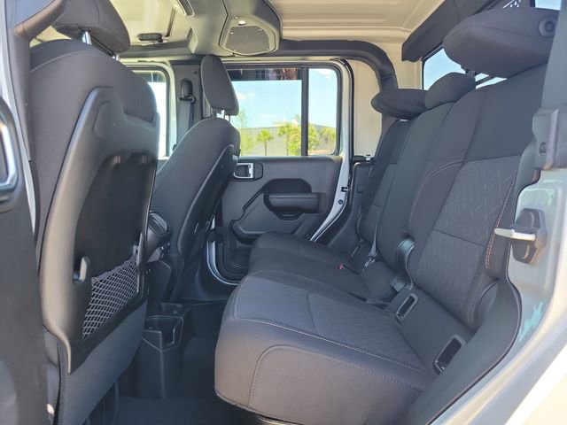 Used 2024 Jeep Gladiator Mojave w/ Technology Group AWD/4WD image 10