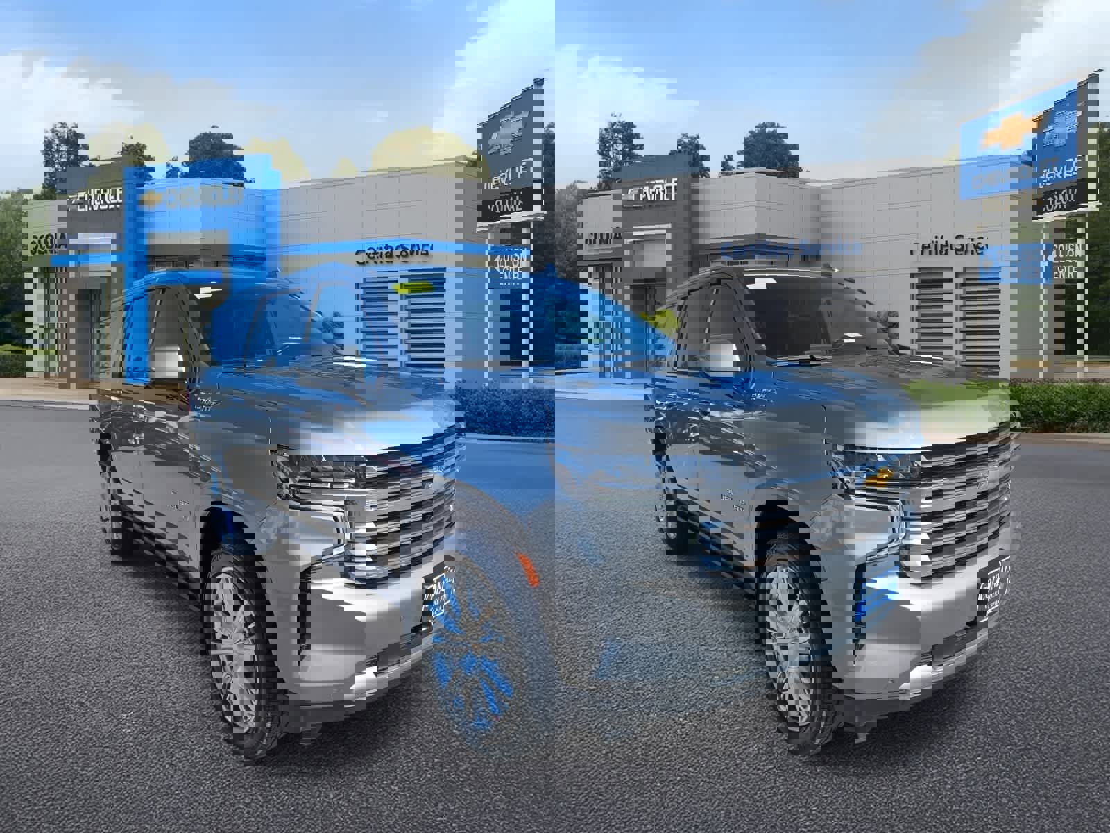 Used 2023 Chevrolet Suburban High Country w/ Premium Package 2 image 2