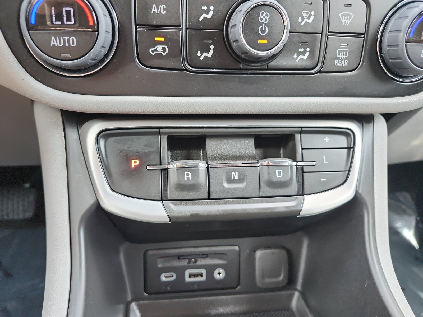 Used 2023 GMC Terrain SLT w/ Infotainment Package II AWD/4WD image 22