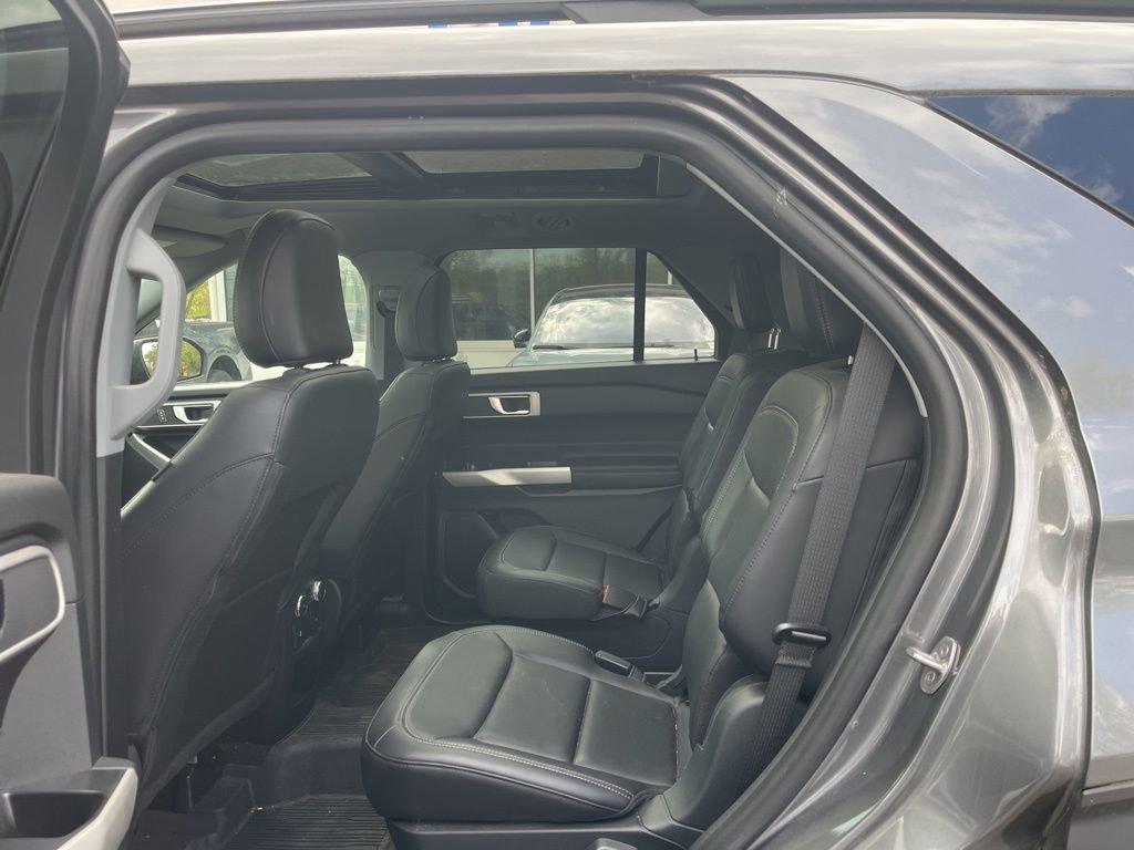 Used 2021 Ford Explorer XLT w/ Equipment Group 202A image 11