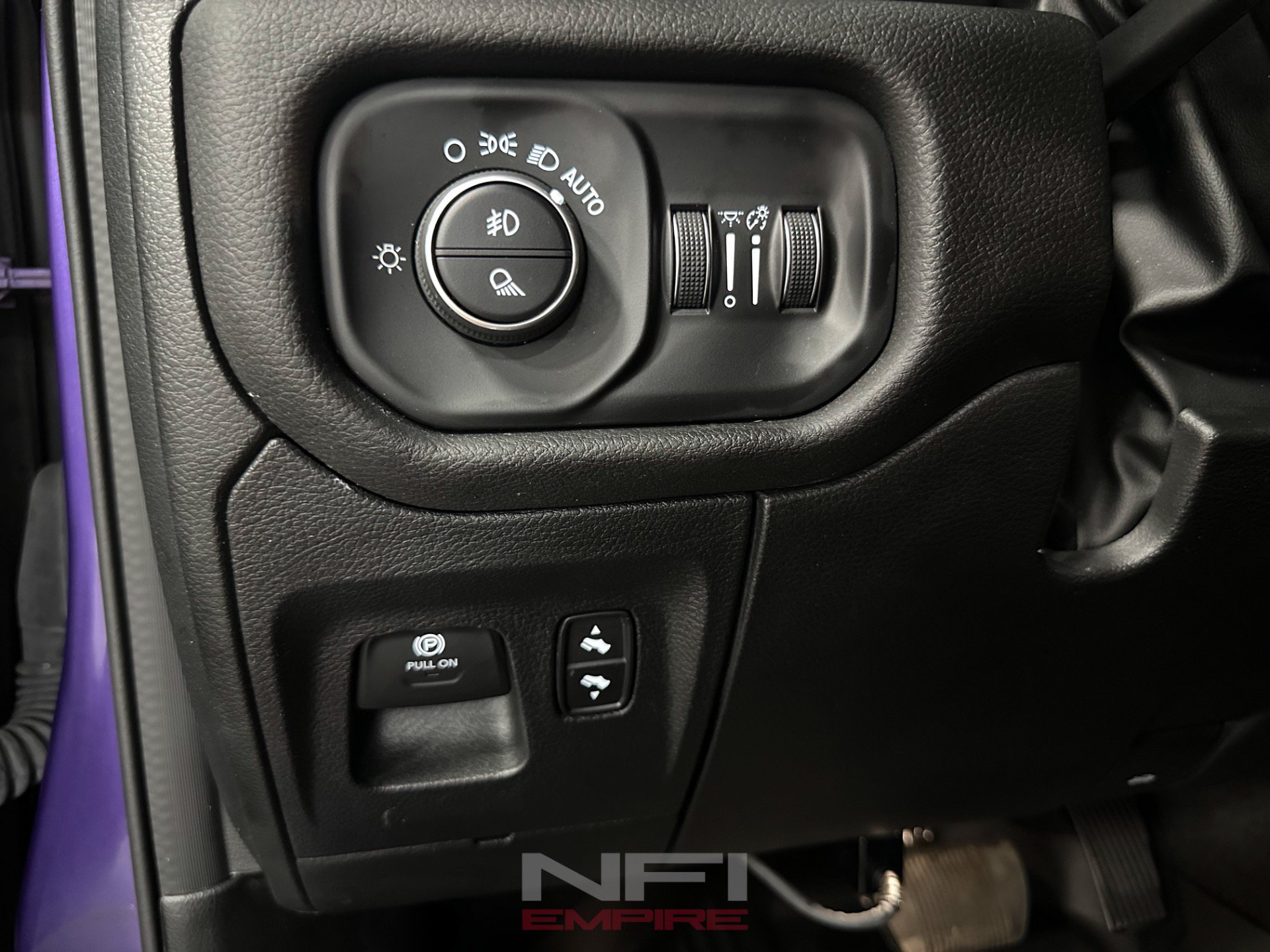 Used 2024 RAM 1500 Laramie AWD/4WD image 33