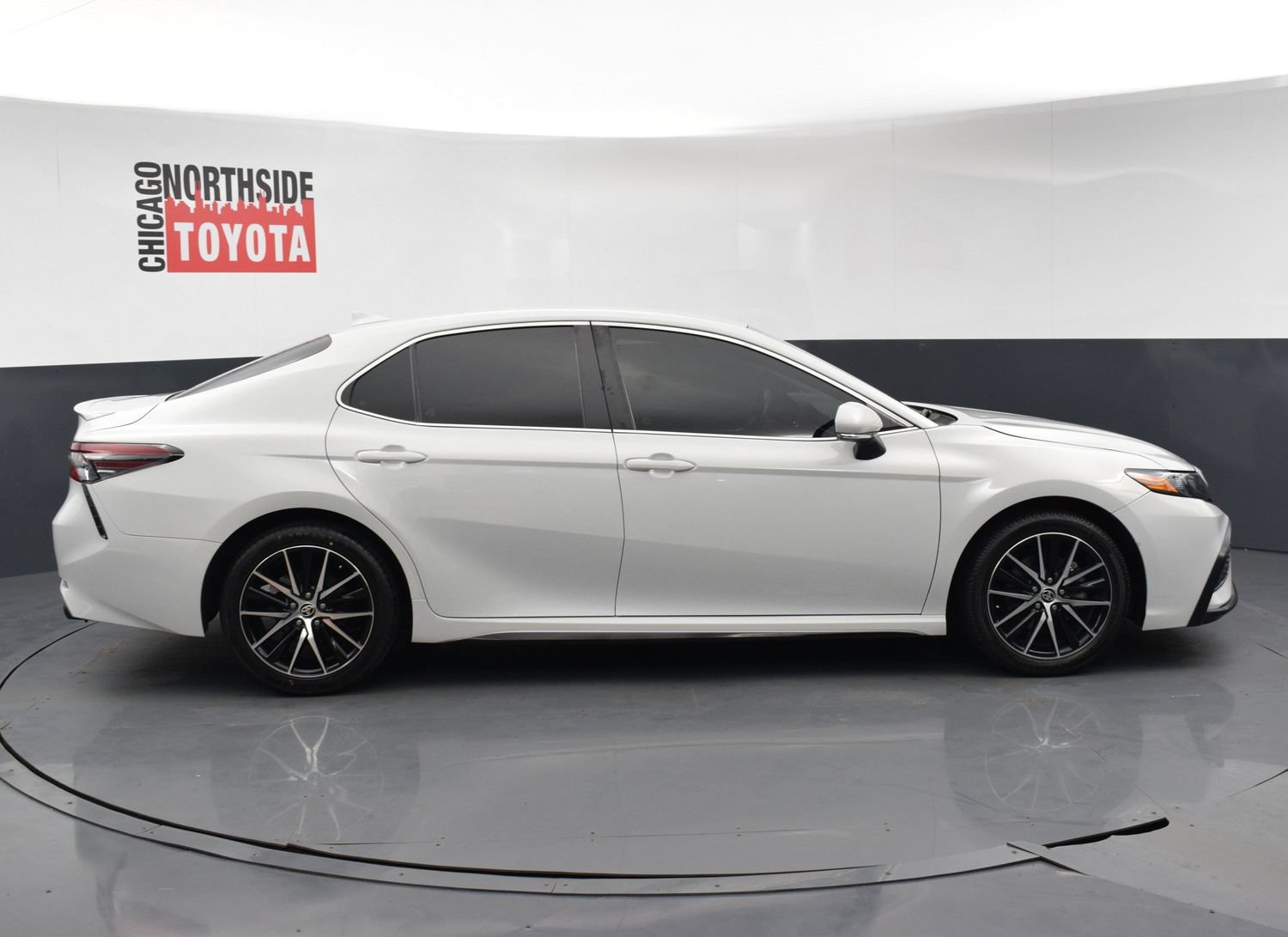 Used 2024 Toyota Camry SE FWD image 5