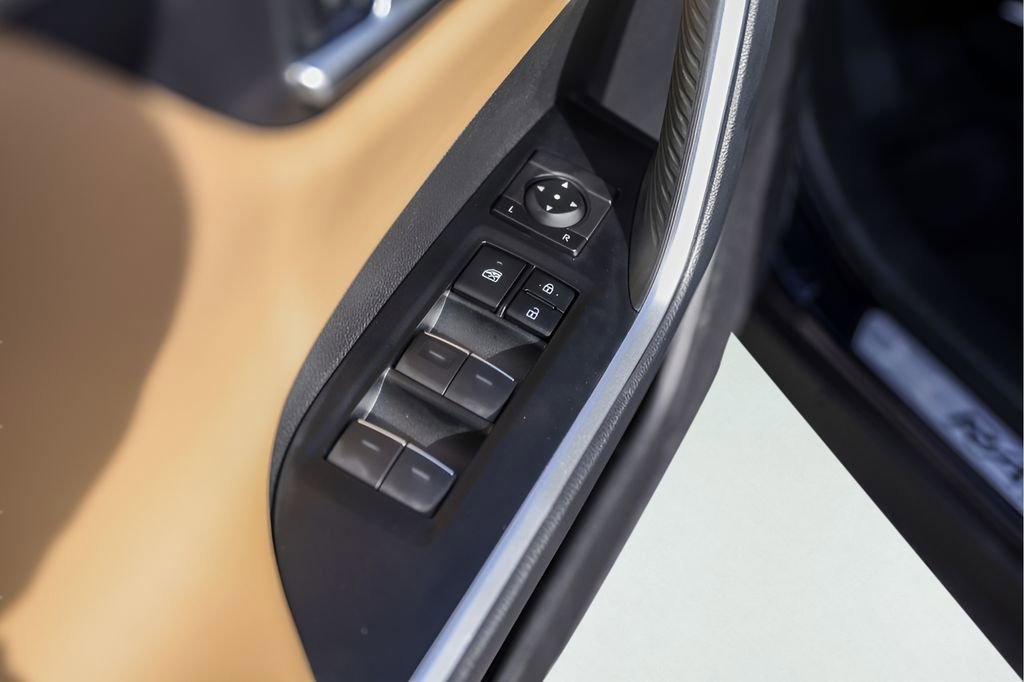 Used 2025 Toyota RAV4 Limited image 25