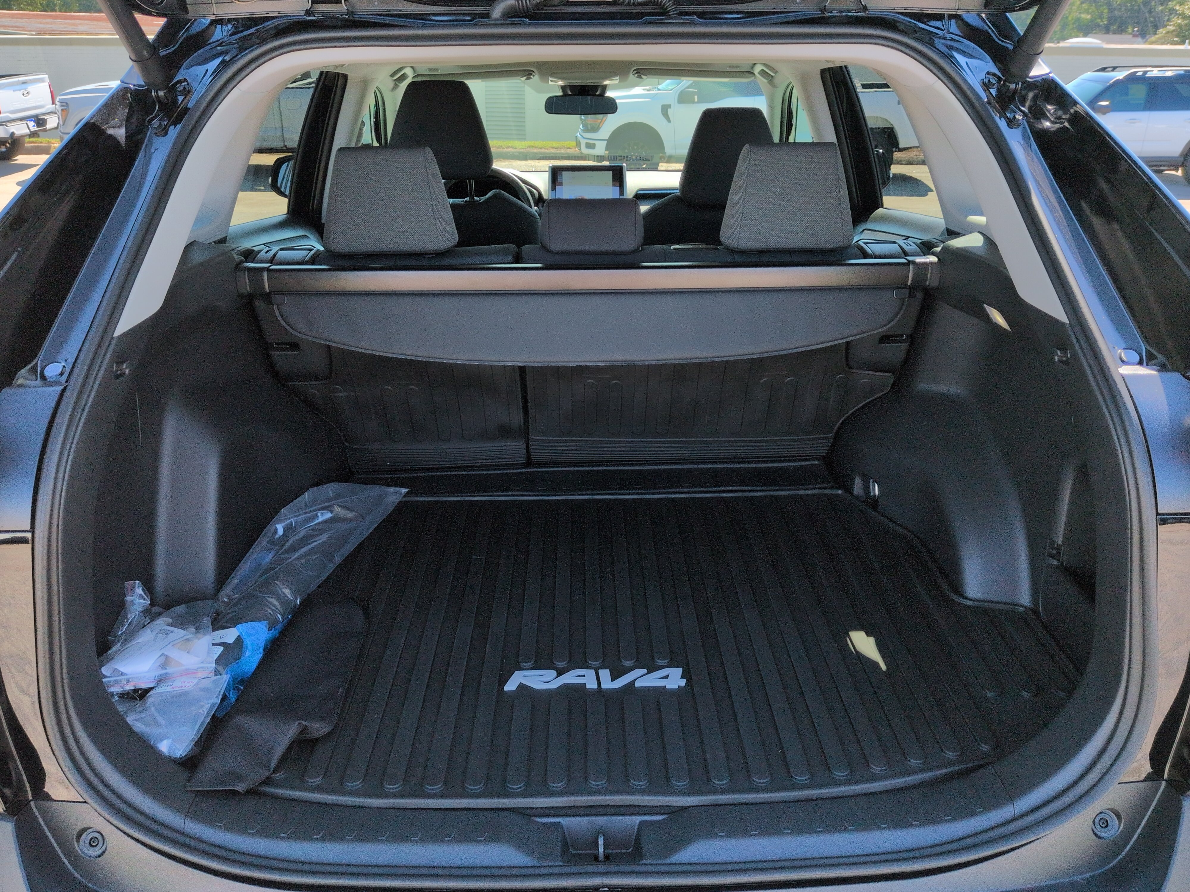 Used 2025 Toyota RAV4 XLE w/ Convenience Package FWD image 11