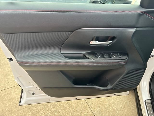 Used 2025 Nissan Kicks SR w/ Illumination Package FWD image 19