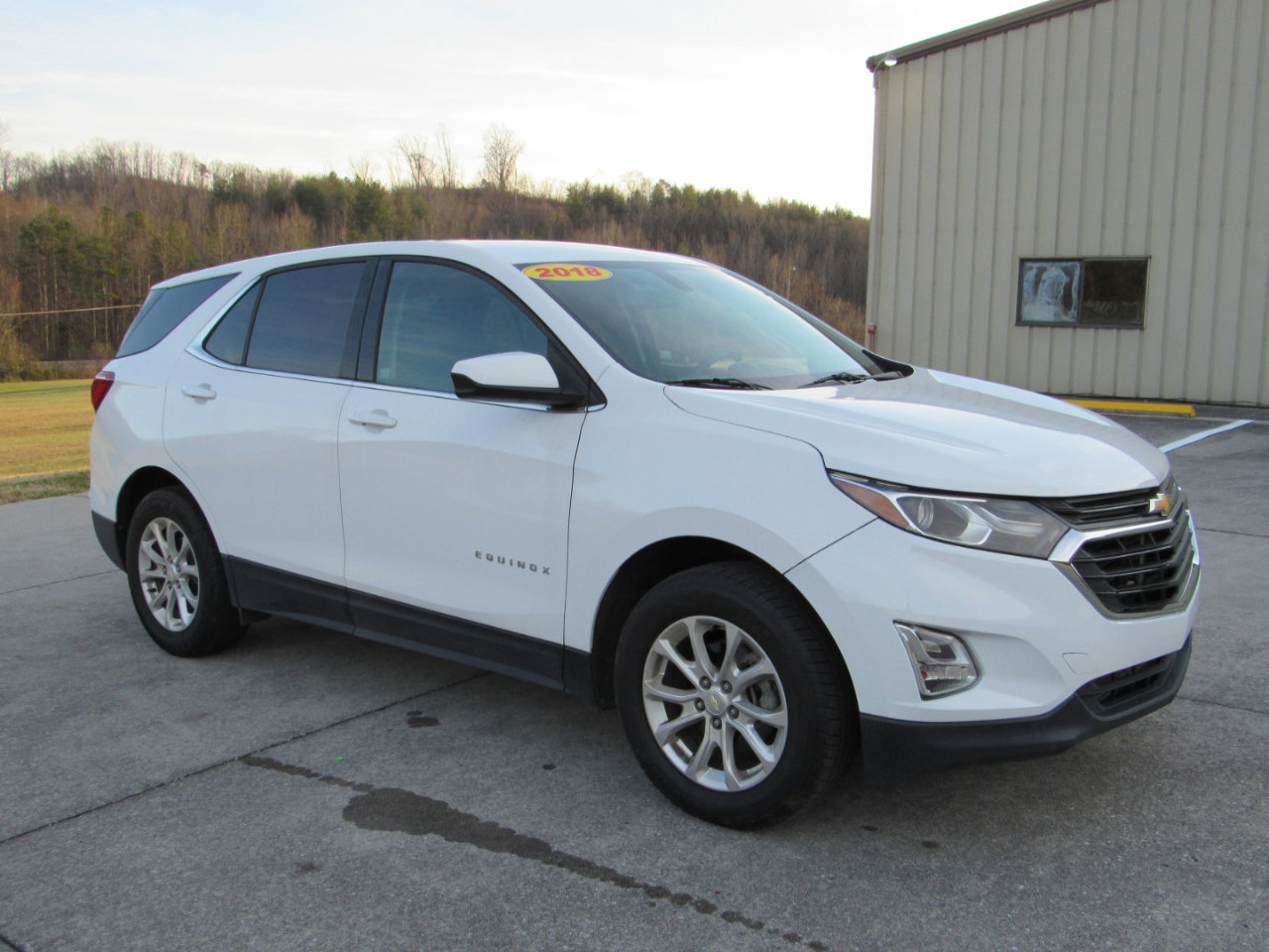 Used 2018 Chevrolet Equinox LT image 2
