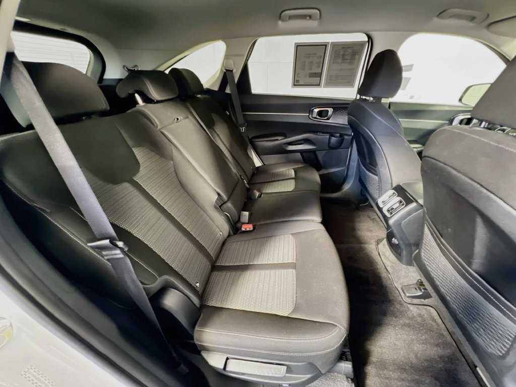 Certified 2025 Kia Sorento LX FWD image 28