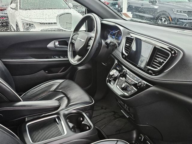 Used 2020 Chrysler Pacifica Limited w/ Advanced Safetytec Group image 13
