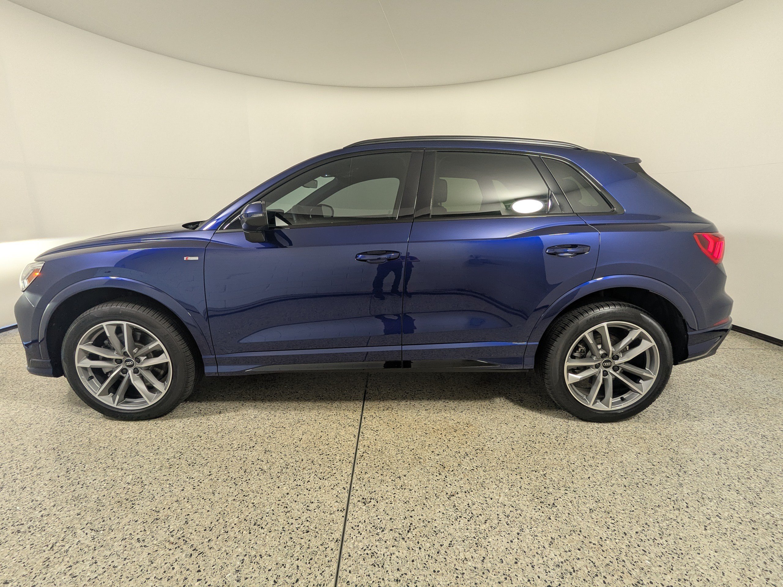 Certified 2025 Audi Q3 2.0T Premium AWD/4WD image 4
