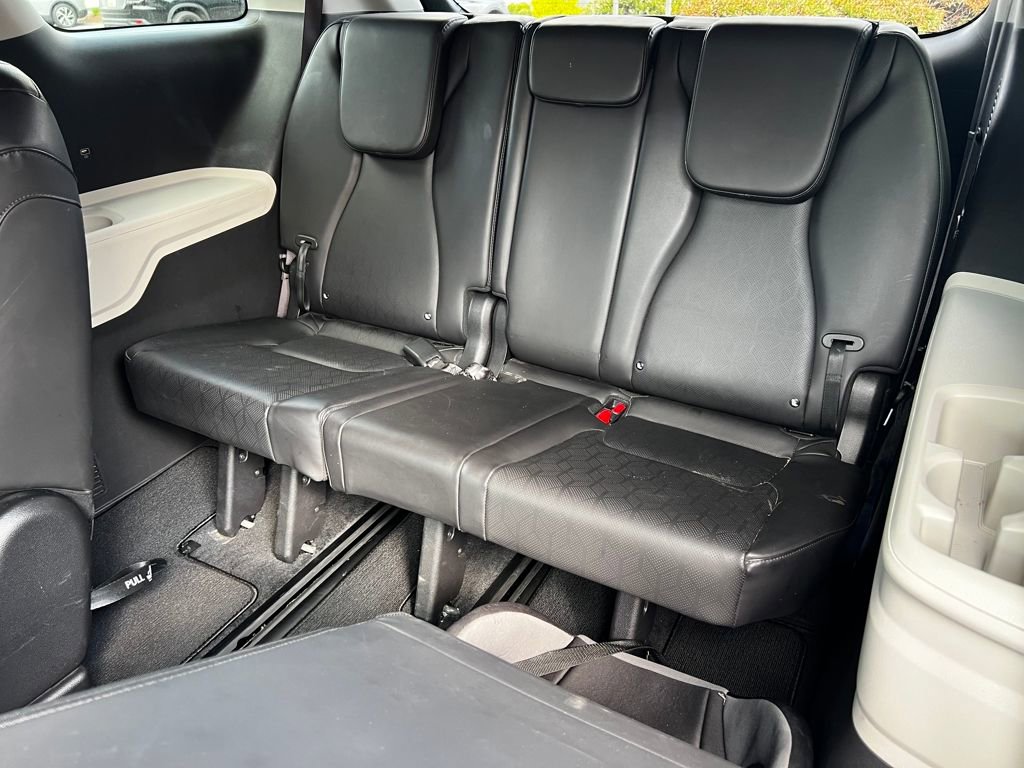 Used 2024 Kia Carnival LX image 13