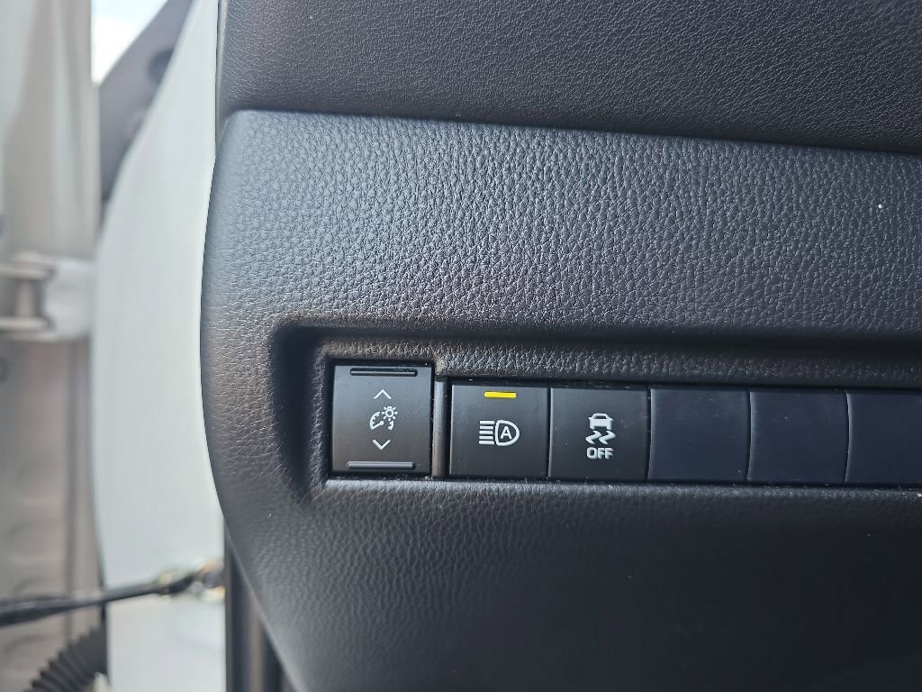 Certified 2021 Toyota Venza LE AWD/4WD image 15