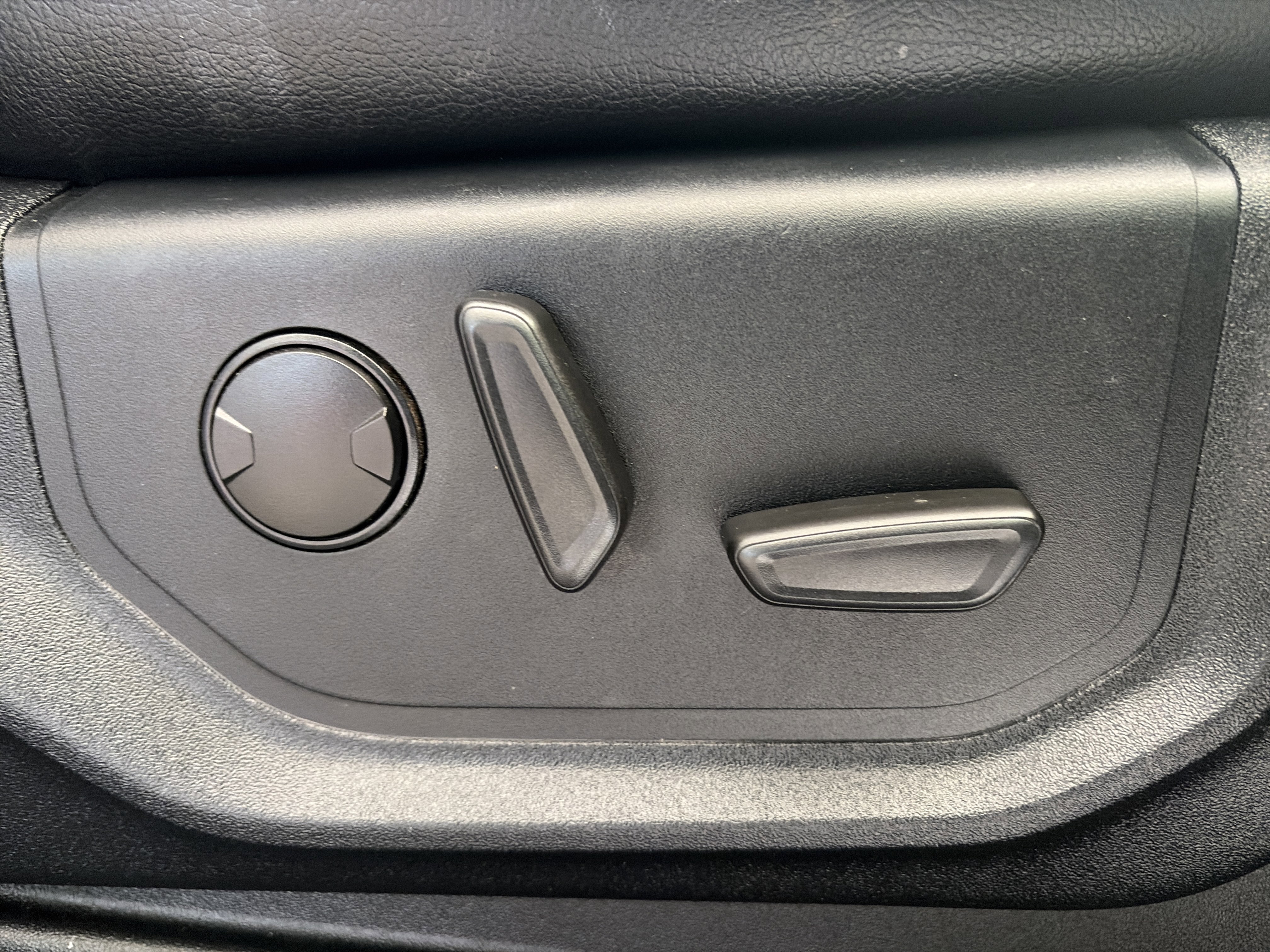 Used 2020 Ford F150 Lariat RWD image 16