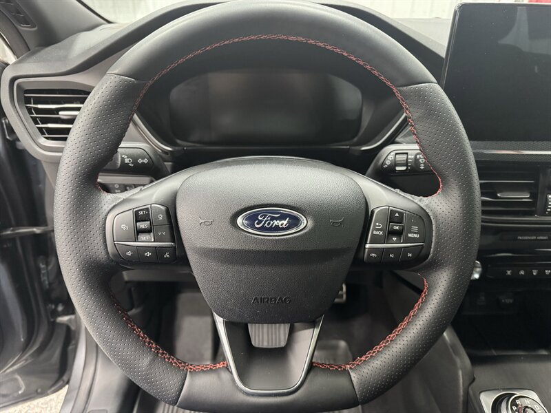 Used 2023 Ford Escape ST-Line w/ Tech Pack #1 FWD image 11