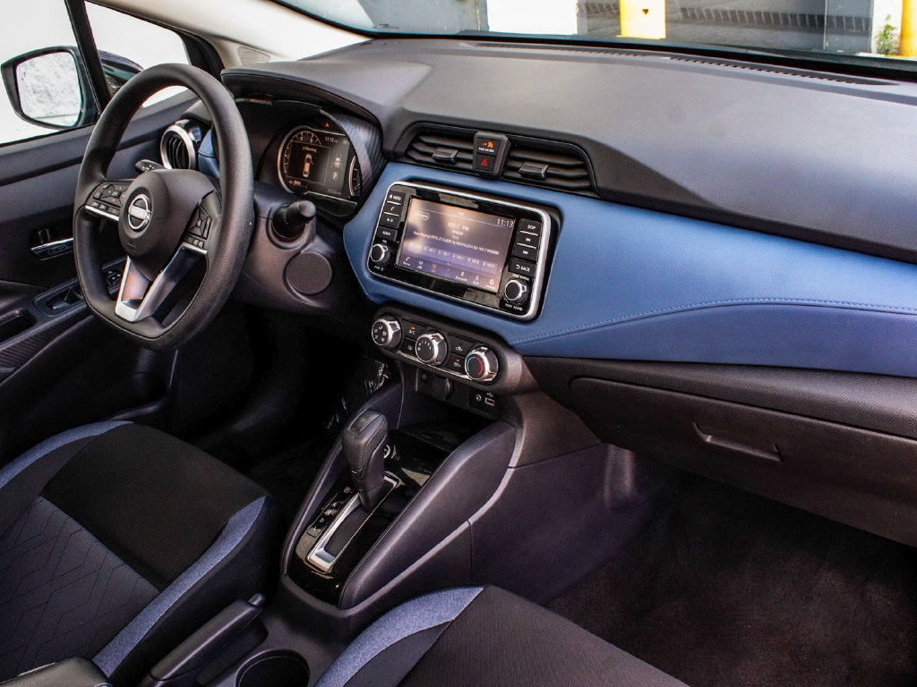 Used 2025 Nissan Versa SV FWD image 39