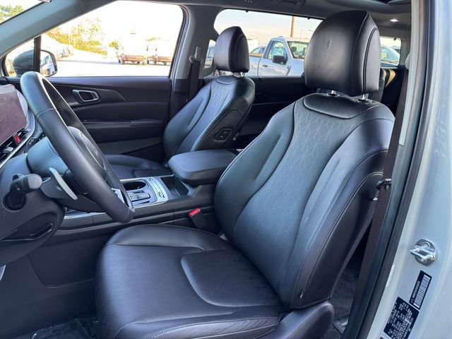 Used 2025 Kia Carnival SX w/ SX Dark Edition Package FWD image 13