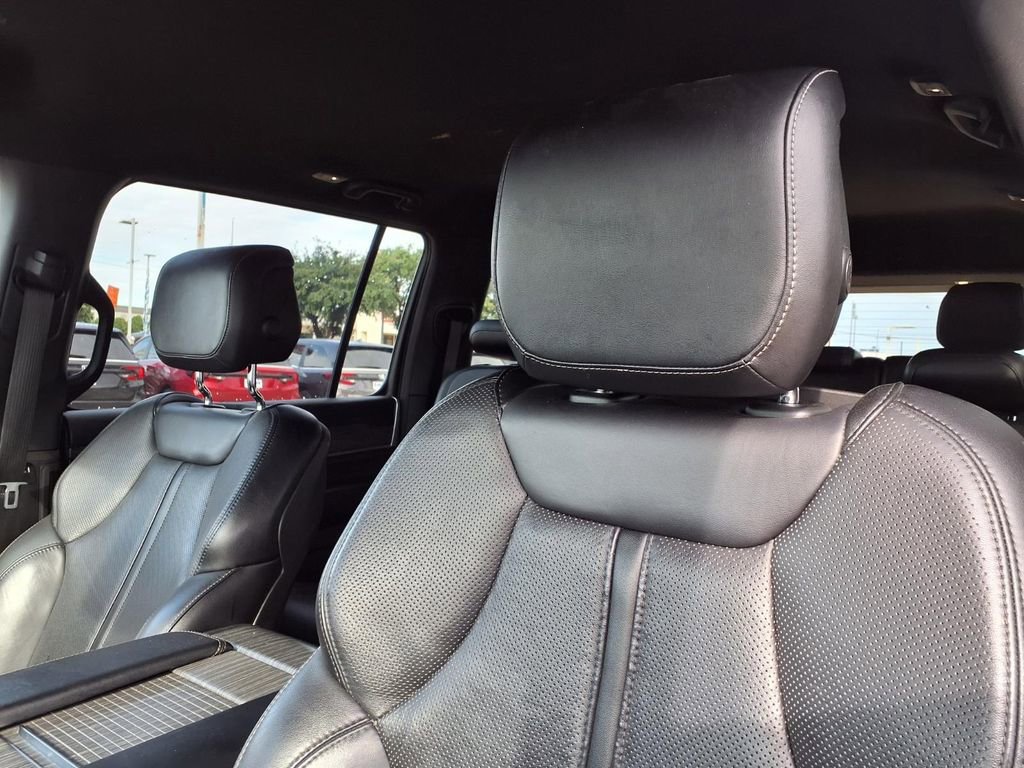 Used 2024 Jeep Wagoneer Series II w/ Flexible Seating Group RWD image 17