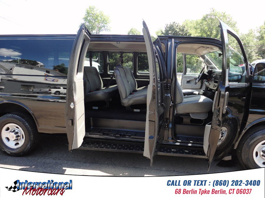 Used 2020 Chevrolet Express 3500 LT w/ LT Preferred Equipment Group RWD image 22