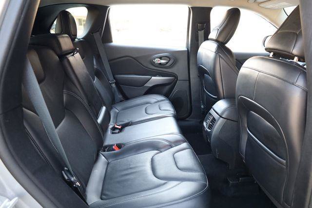 Used 2021 Jeep Cherokee Latitude Lux FWD image 28