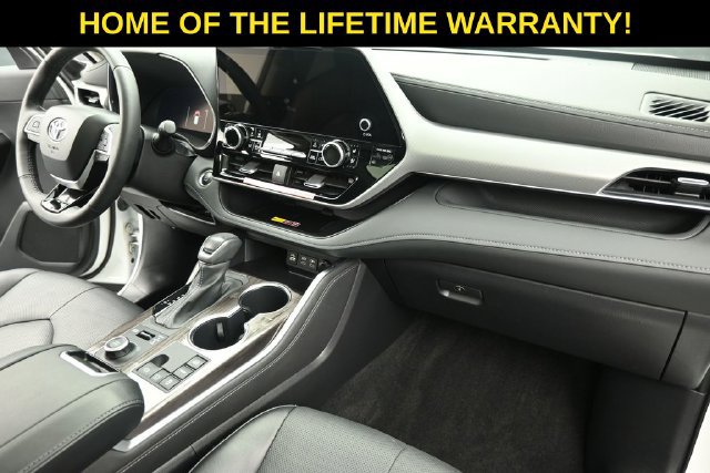 Used 2025 Toyota Highlander Platinum AWD/4WD image 41