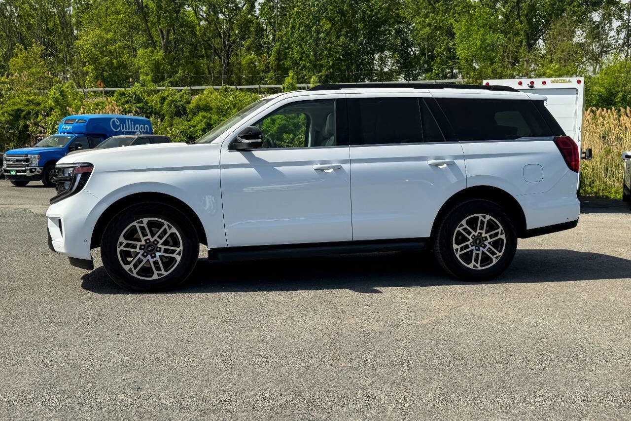 Used 2025 Ford Expedition Active AWD/4WD image 6