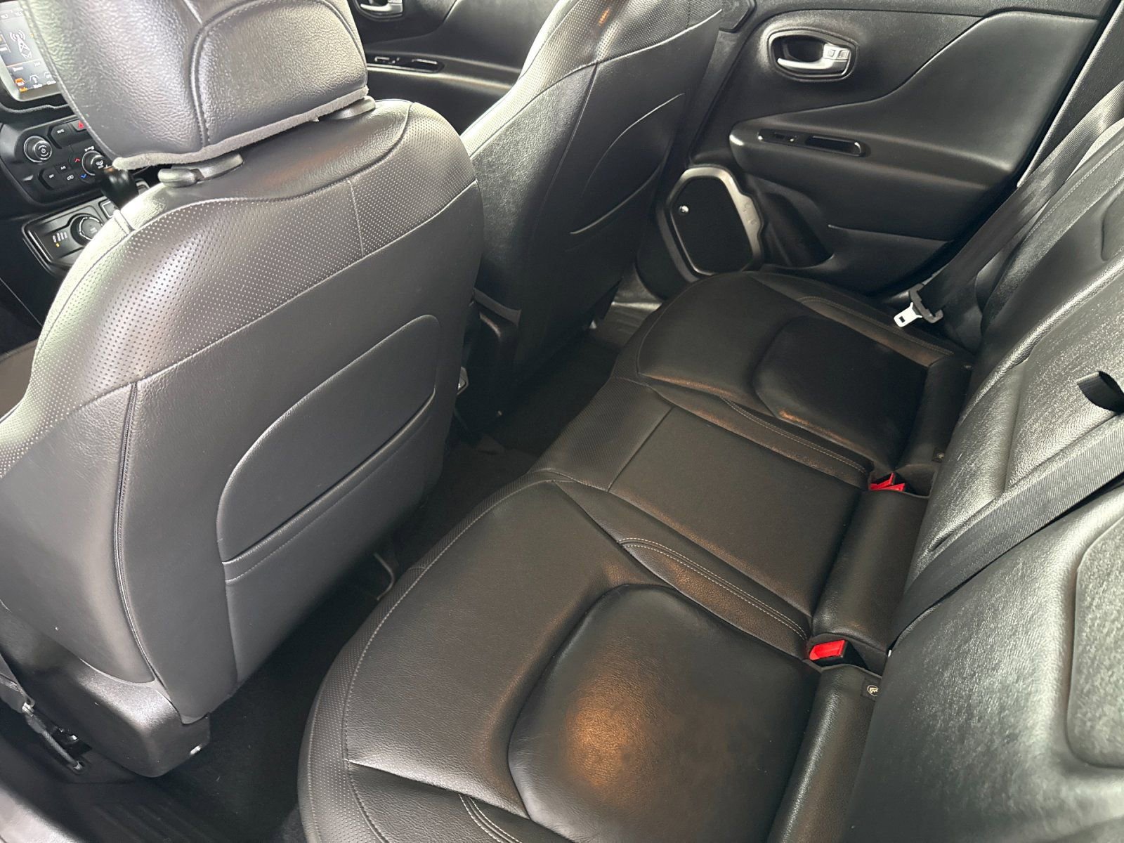 Used 2019 Jeep Renegade Limited w/ UConnect 8.4 Nav Group AWD/4WD image 11