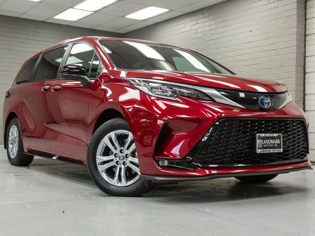 Used 2022 Toyota Sienna XSE w/ XSE Plus Package