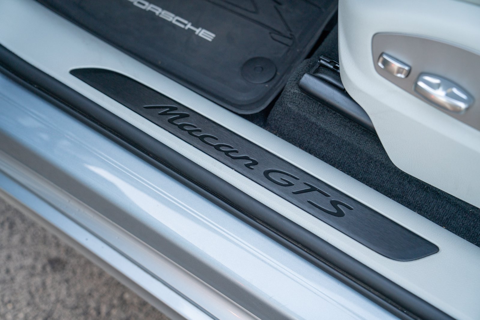 Certified 2023 Porsche Macan GTS AWD/4WD image 12