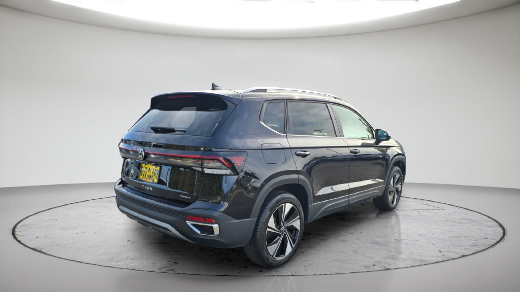 Used 2025 Volkswagen Taos SE AWD/4WD image 5