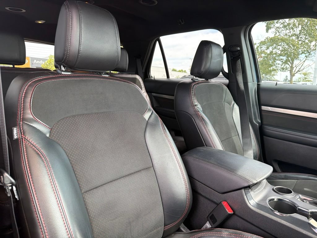 Used 2018 Ford Explorer XLT w/ Equipment Group 202A FWD image 37