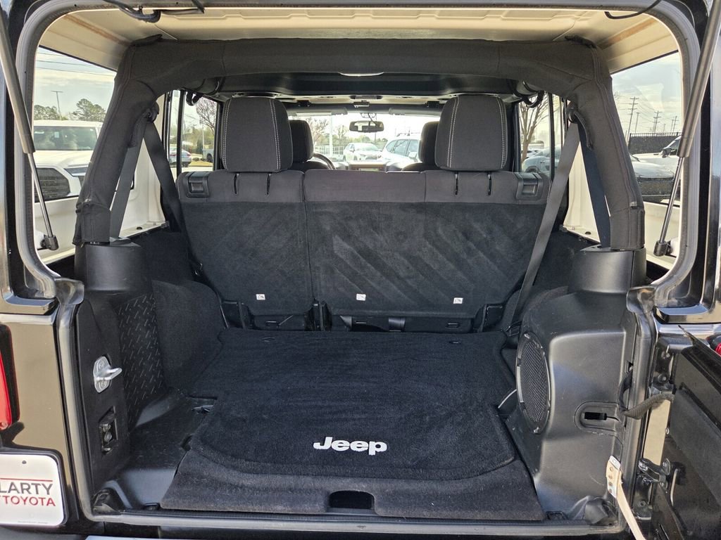 Used 2013 Jeep Wrangler Unlimited Sahara w/ Connectivity Group image 9