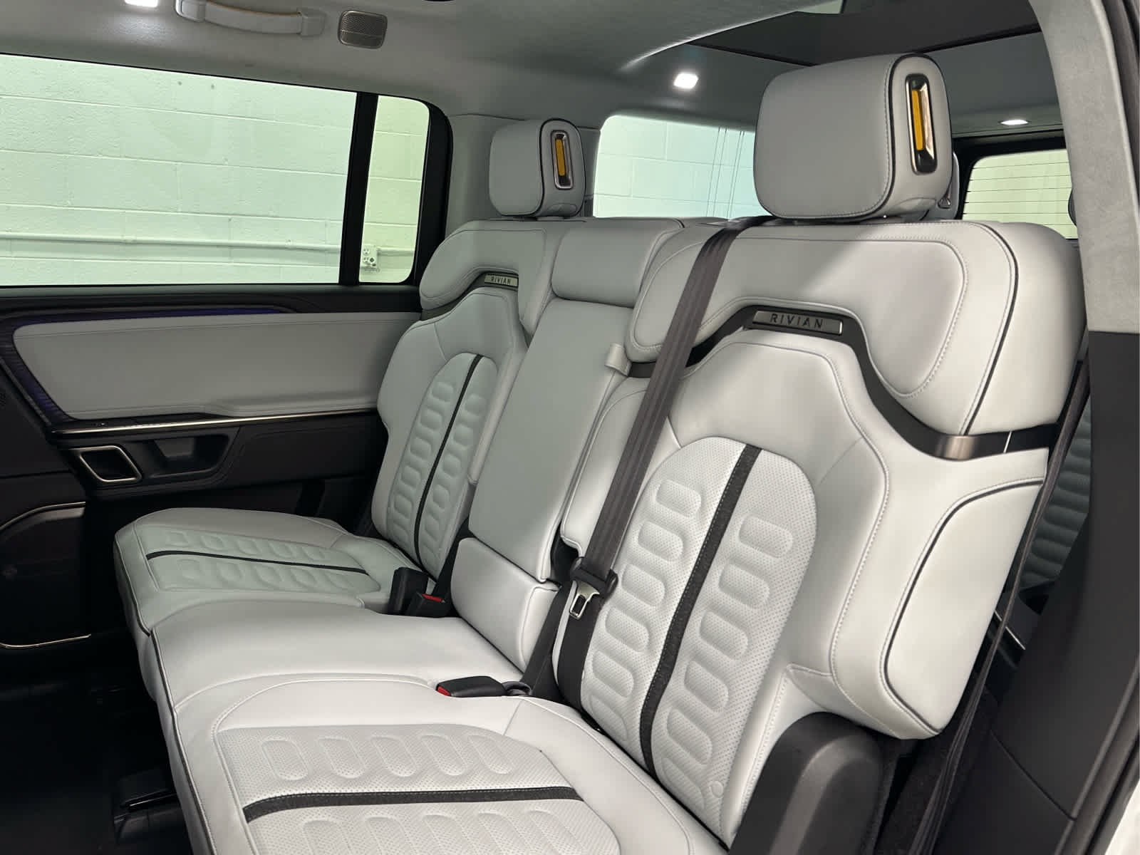Used 2023 Rivian R1S Adventure Dual AWD/4WD image 16