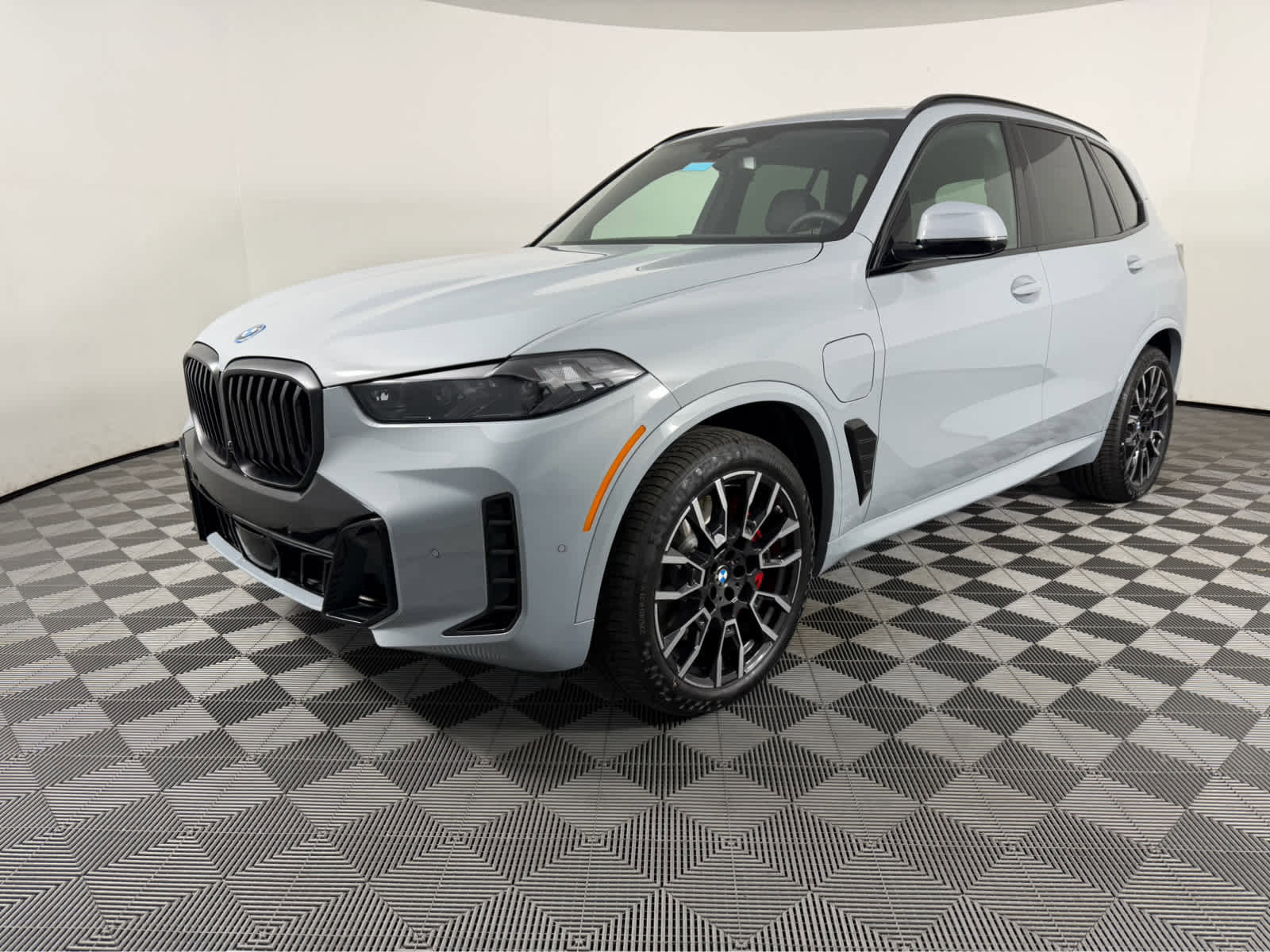 New 2026 BMW X5 xDrive50e w/ M Sport Package AWD/4WD image 7