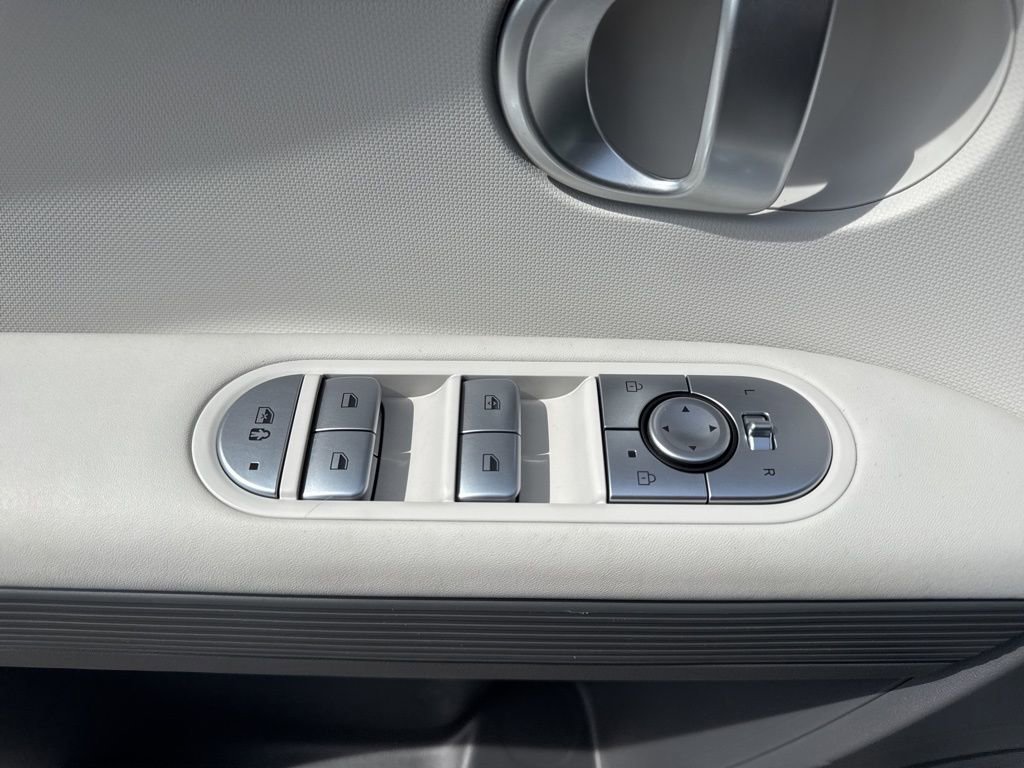 Used 2024 Hyundai Ioniq 5 SE image 26