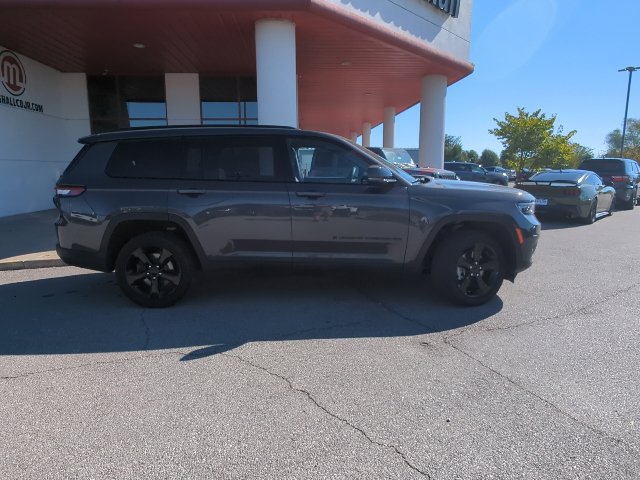 Used 2025 Jeep Grand Cherokee L Altitude AWD/4WD image 33
