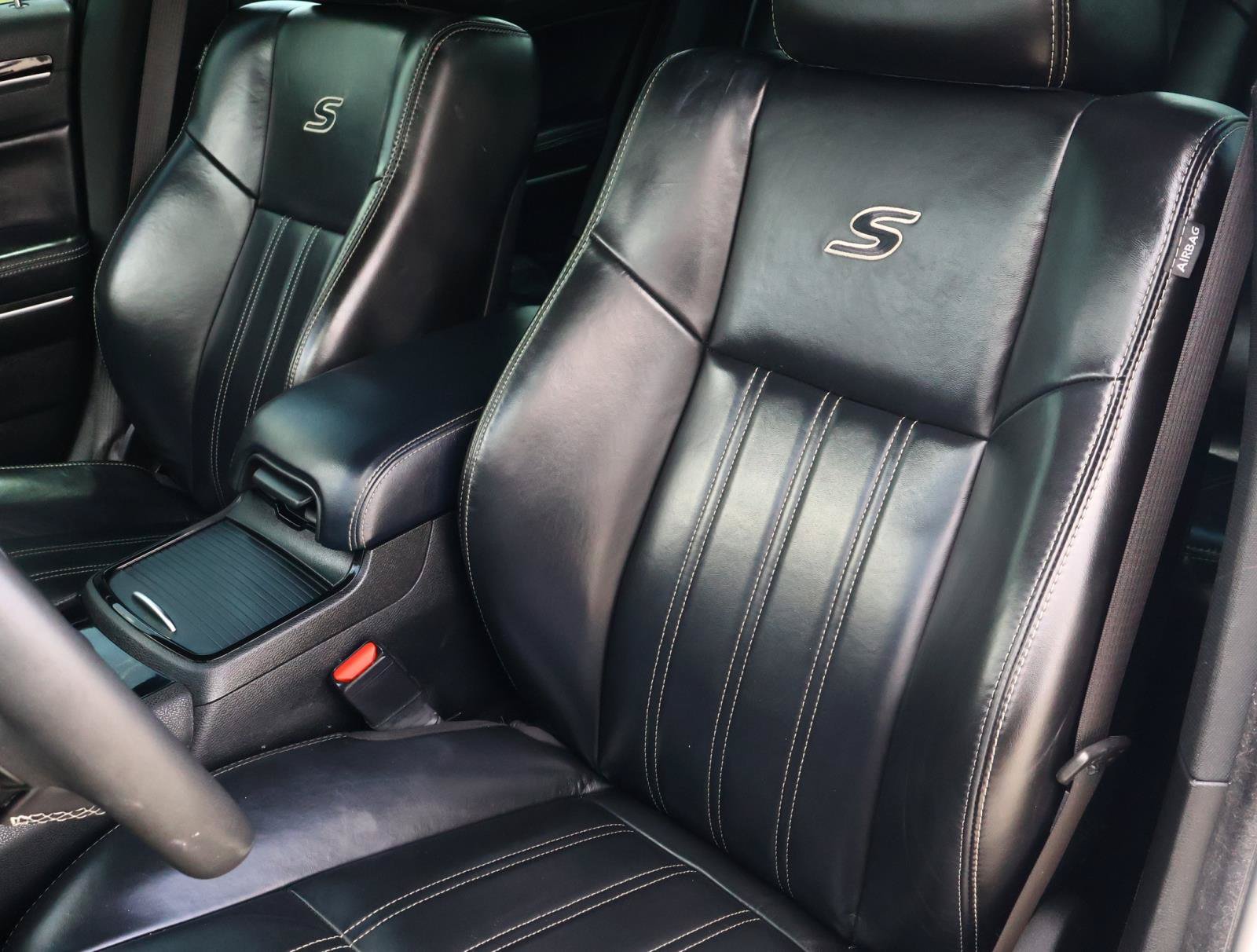 Used 2023 Chrysler 300 S RWD image 13