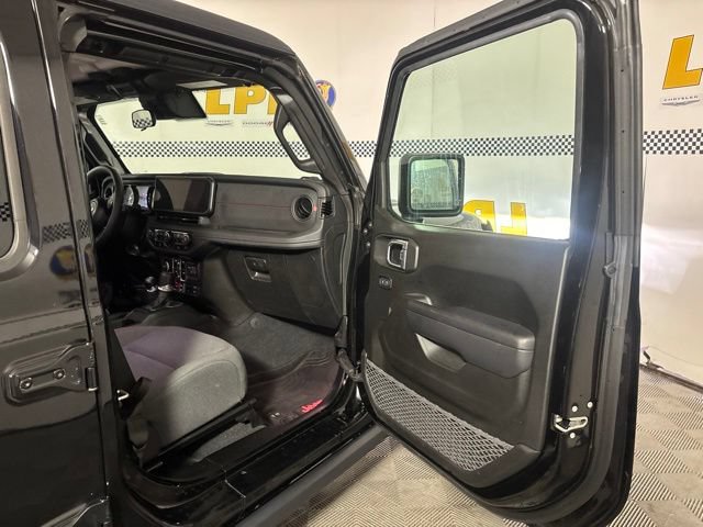 Used 2024 Jeep Wrangler Unlimited Rubicon w/ Convenience Group AWD/4WD image 13