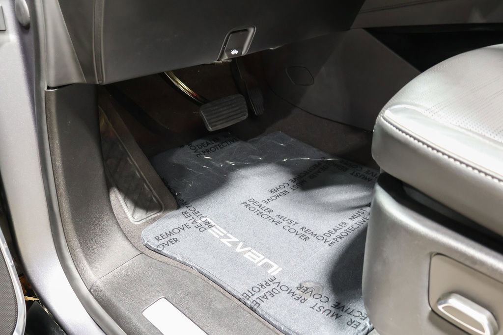 Used 2023 Cadillac Escalade Premium Luxury image 40