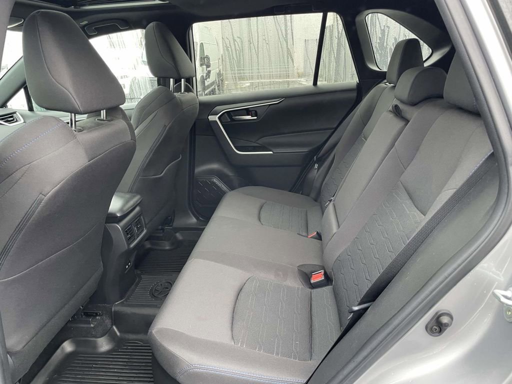 Used 2023 Toyota RAV4 SE image 11