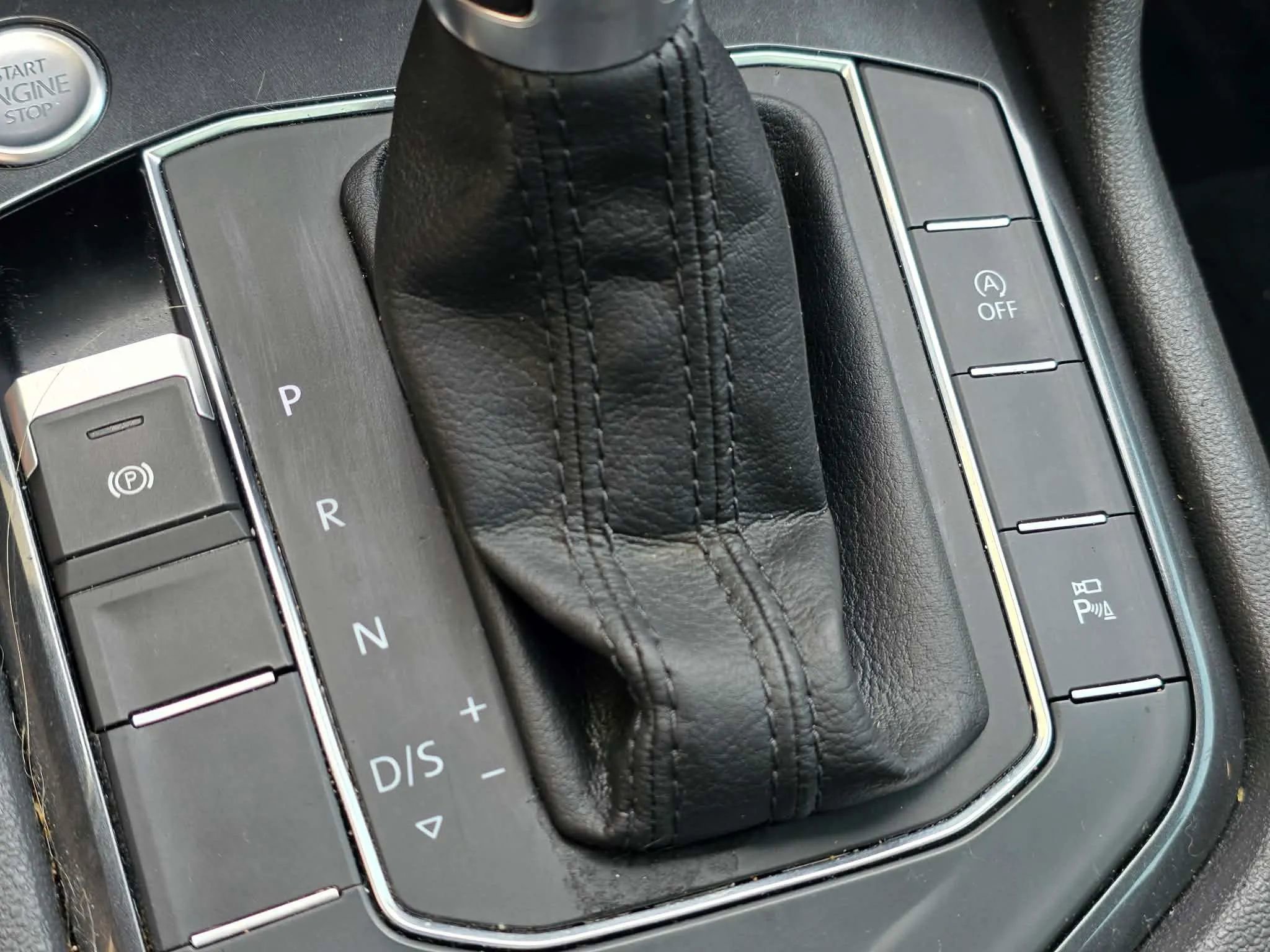 Used 2018 Volkswagen Tiguan SEL Premium image 26