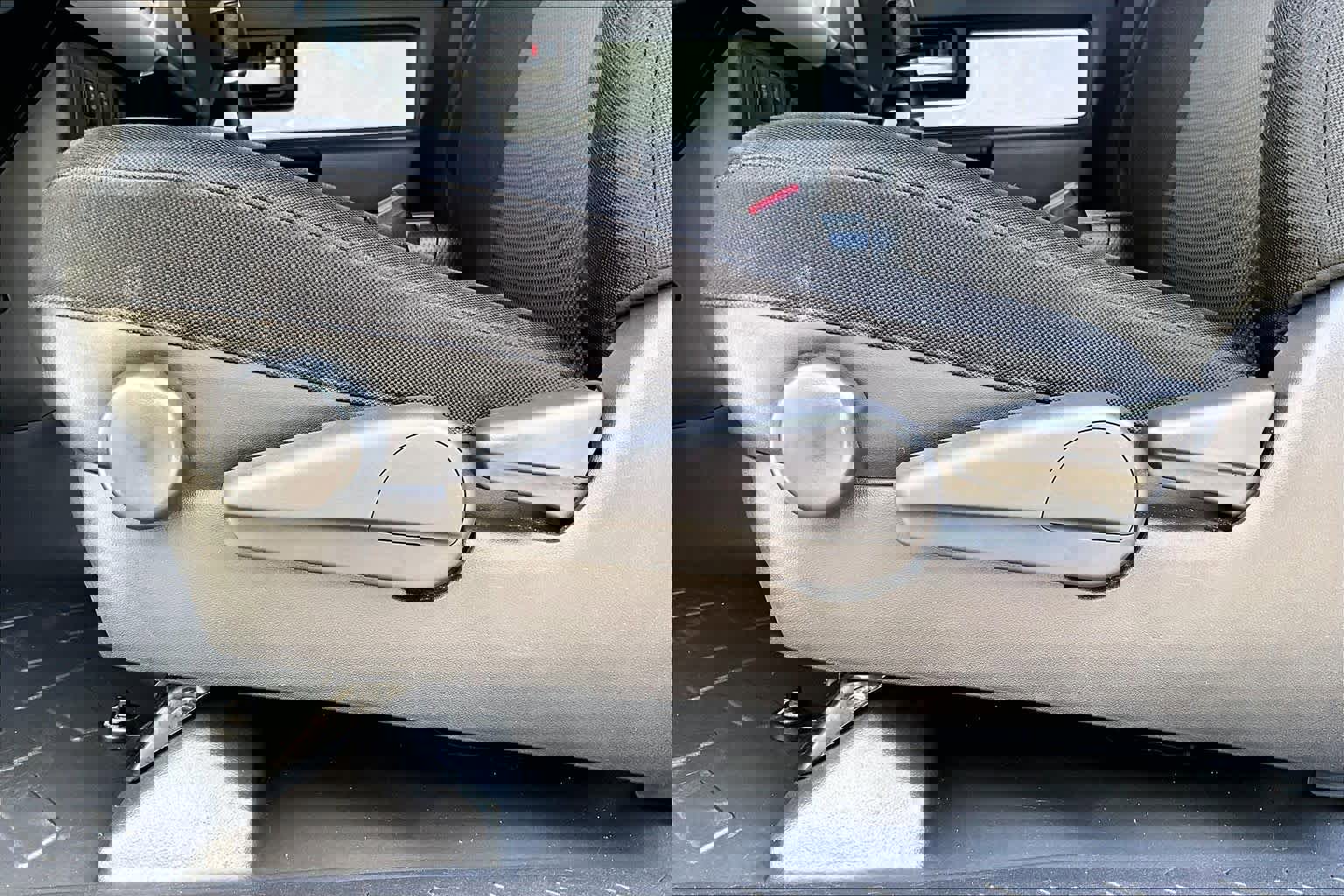 Used 2014 Toyota FJ Cruiser 4WD w/ Upgrade Package image 33