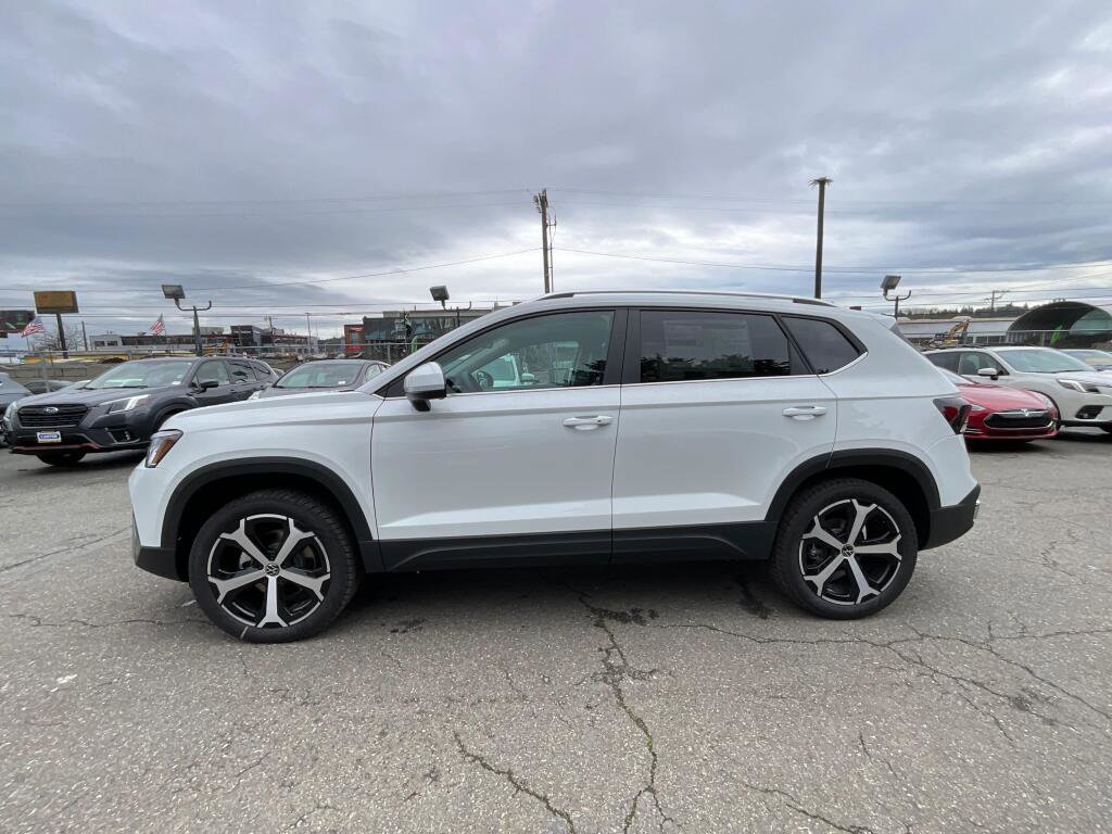 New 2026 Volkswagen Taos SEL image 5