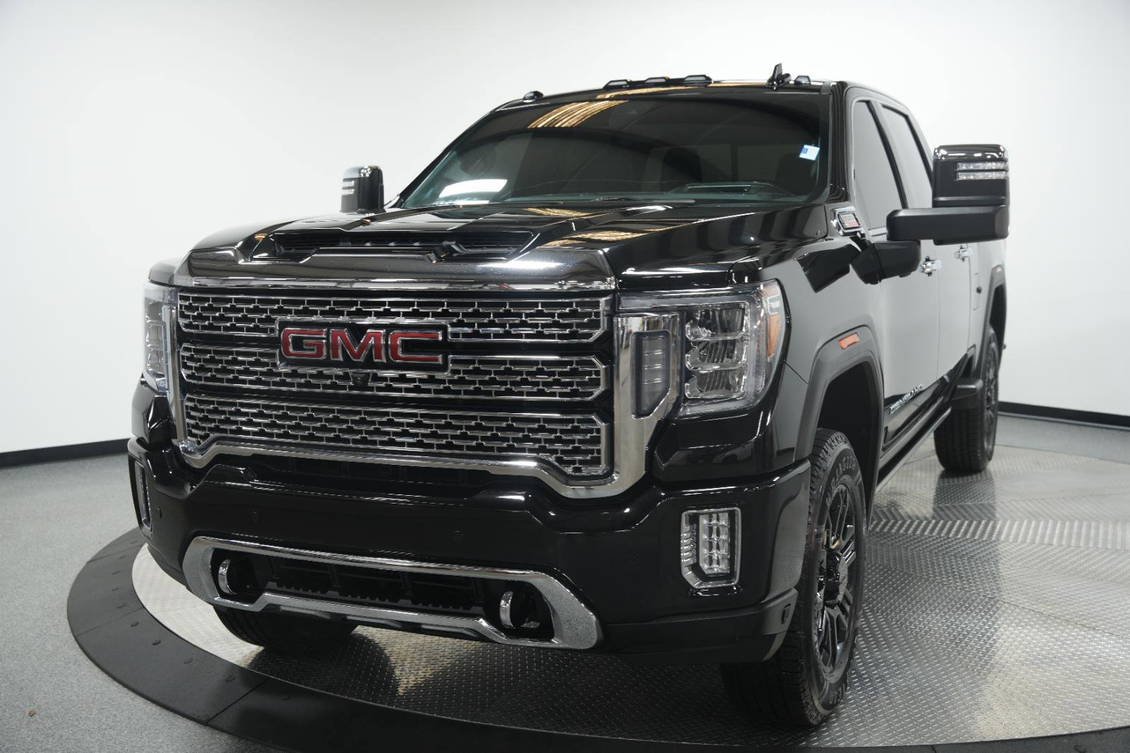 Used 2023 GMC Sierra 2500 Denali w/ Denali Black Diamond Edition image 3