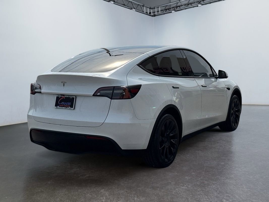 Used 2024 Tesla Model Y 2WD image 5