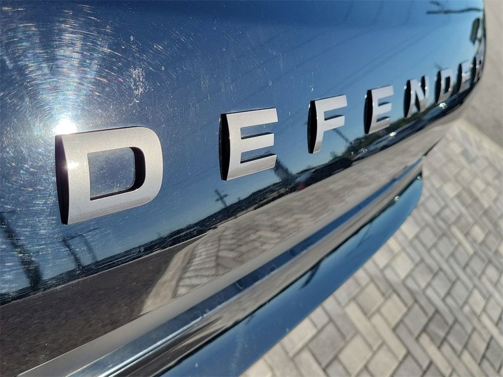 Certified 2023 Land Rover Defender 110 V8 image 9