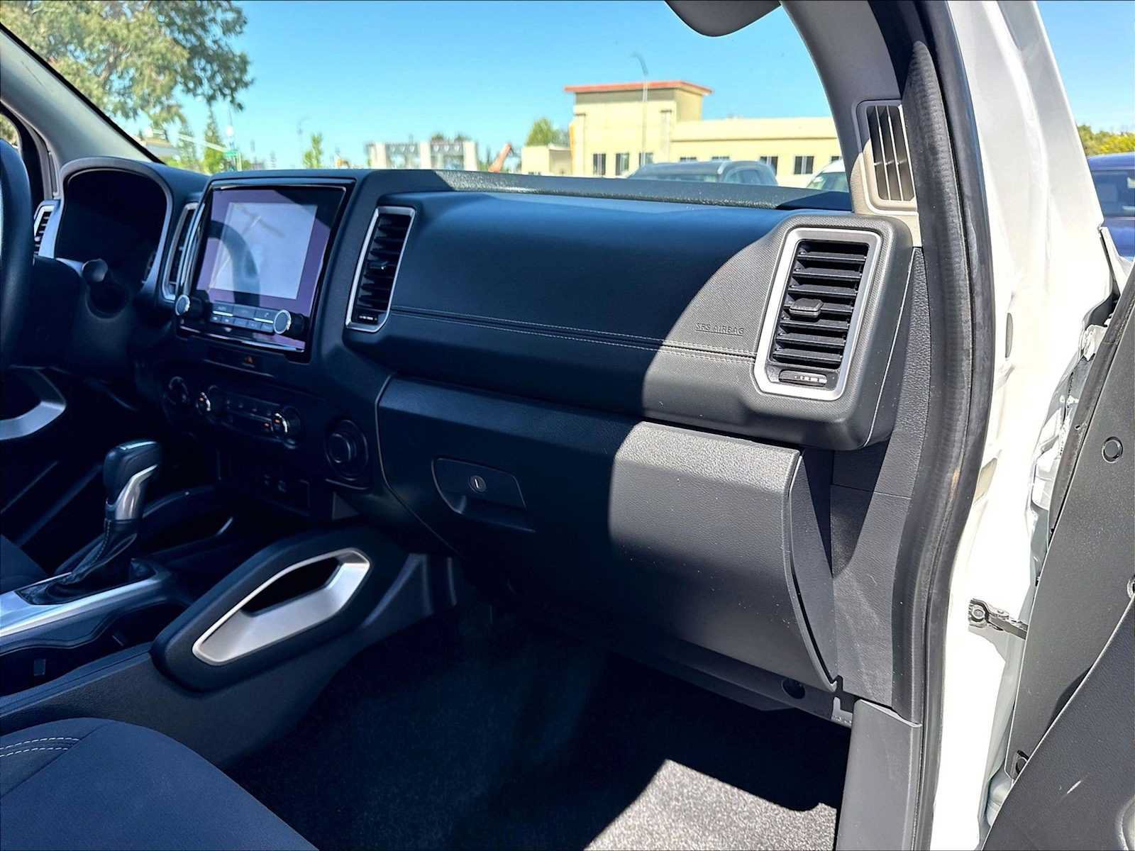 Used 2022 Nissan Frontier SV AWD/4WD image 17